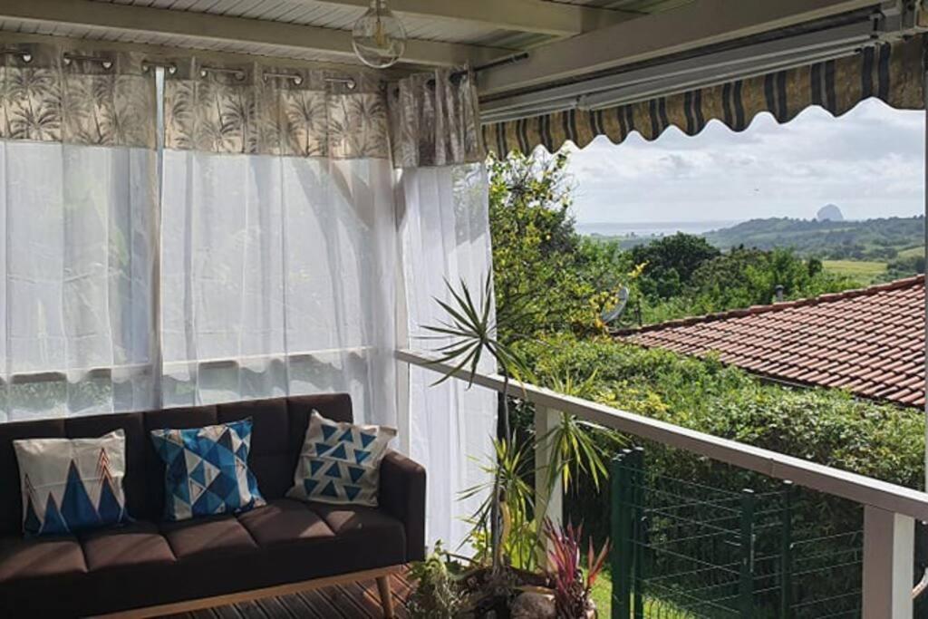 Bungalow Vue Mer Avec Jardin 상트루스 외부 사진